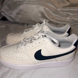 Nike cream Low-Top Sneakers with Navy Swoosh